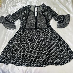 Forever 21 Cottagecore Ditzy Daisy Floral Bell Sleeve Heyhole  Mini Dress SZ M